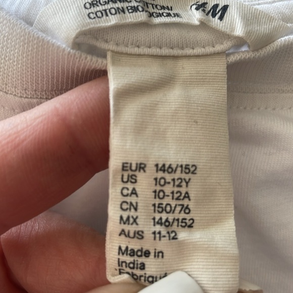 H&M girls white crop tshirt. Size 10-12y. NYC stitching on left side. - Picture 5 of 6